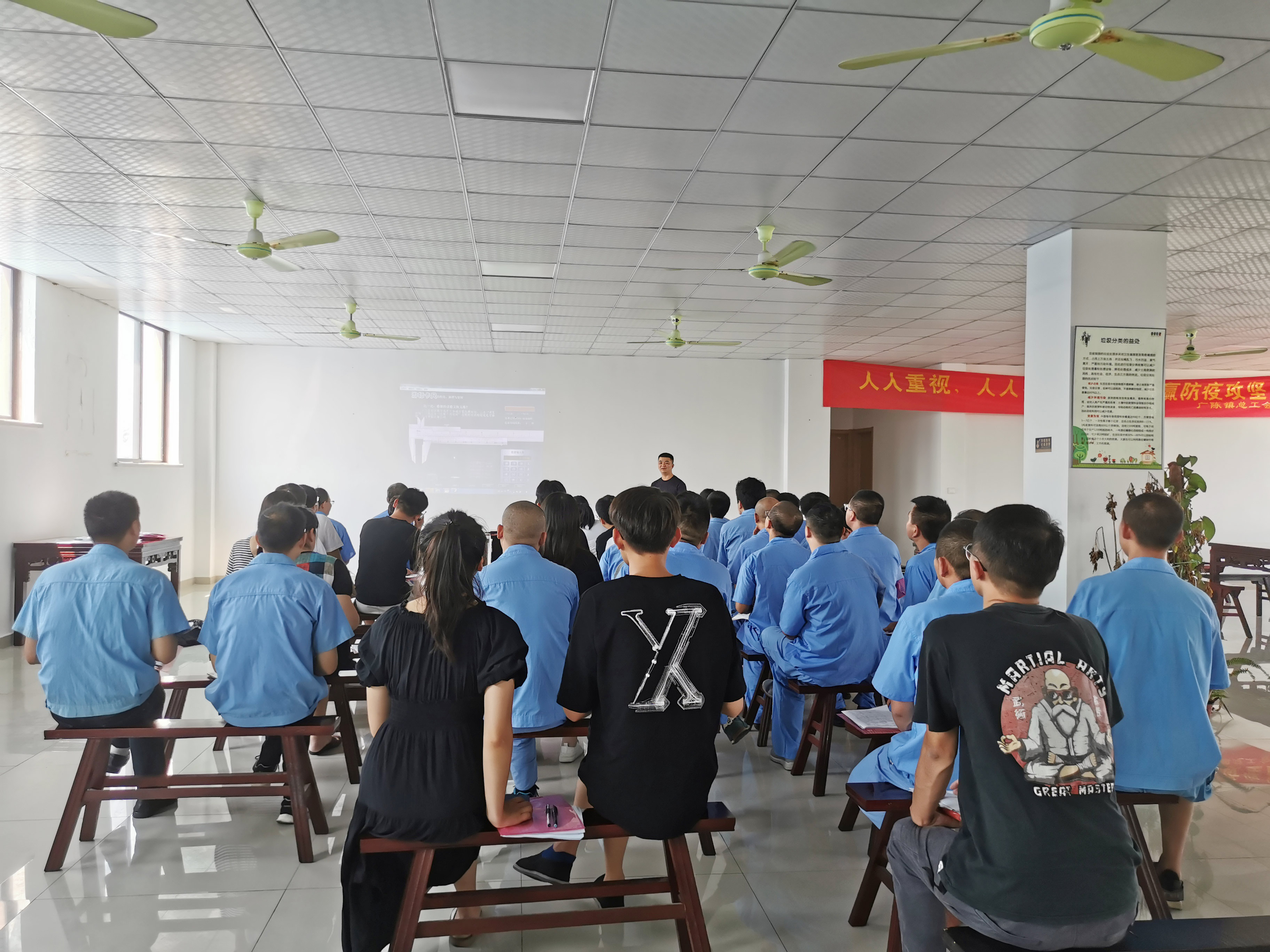 新發(fā)現(xiàn)組織員工參加中級(jí)鉗工知識(shí)培訓(xùn)，新知識(shí)get！